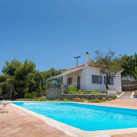 Akritas Residences アパート *