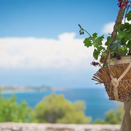 Akritas Residences アパート *